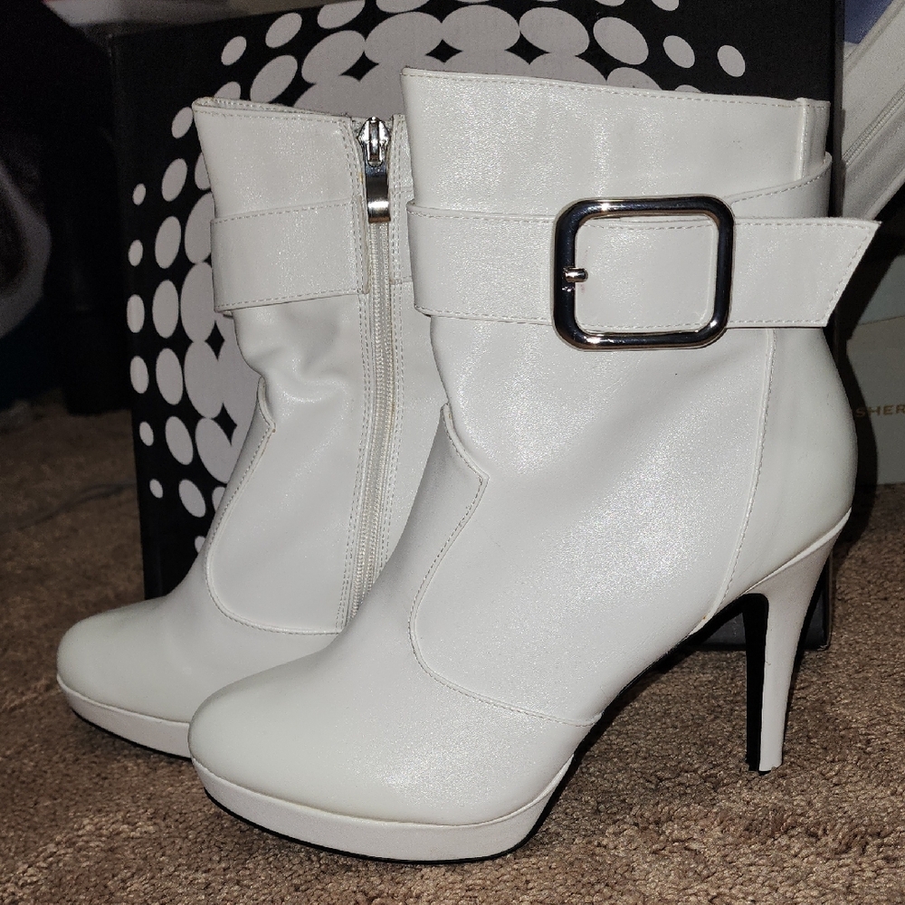 Foxy White ankle Boots 9.5